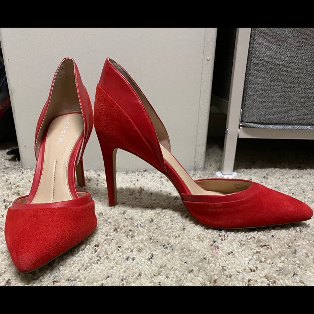 Red pumps